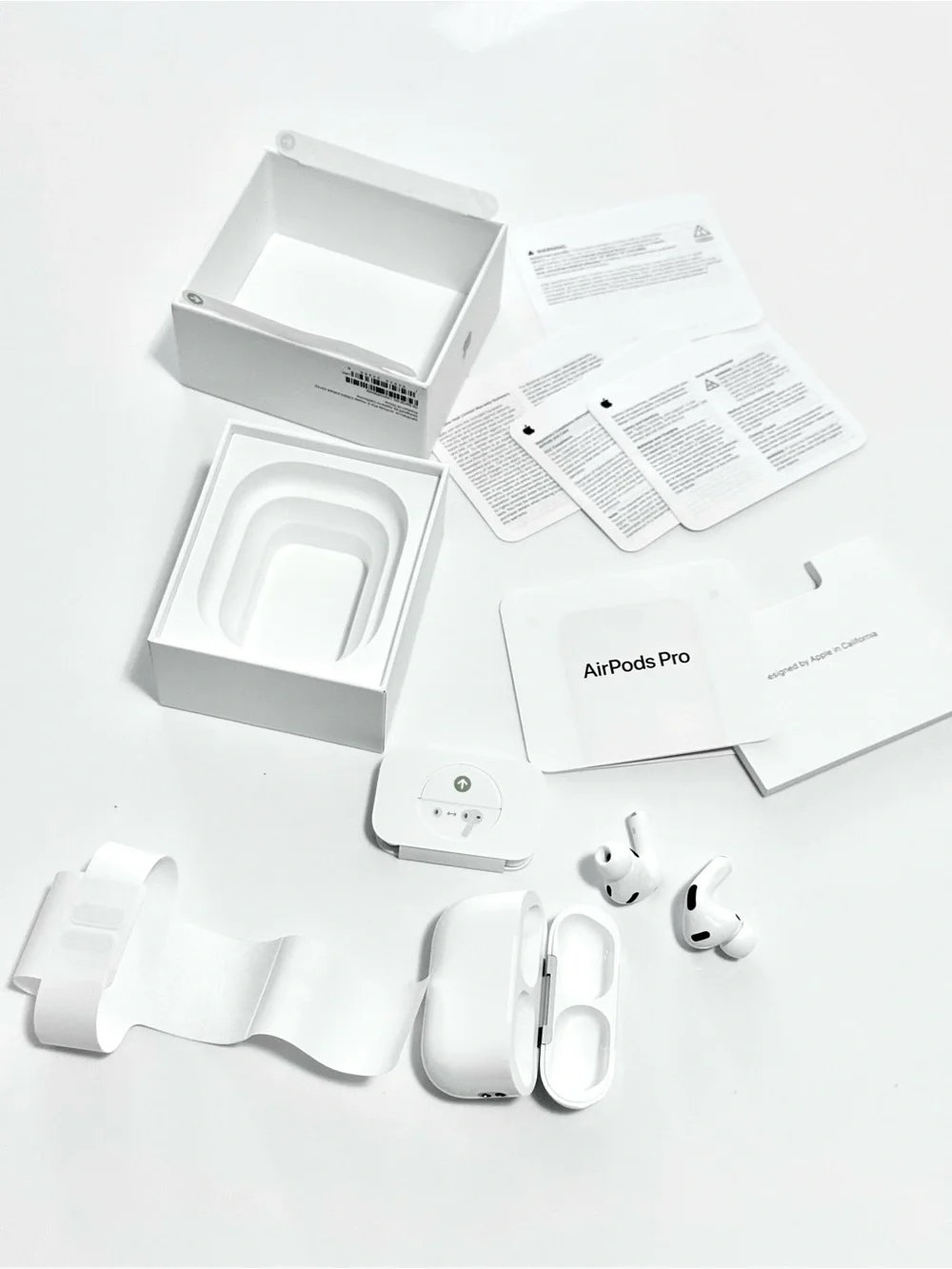 Apple AirPods Pro 3 (White) with Wireless Charging Case